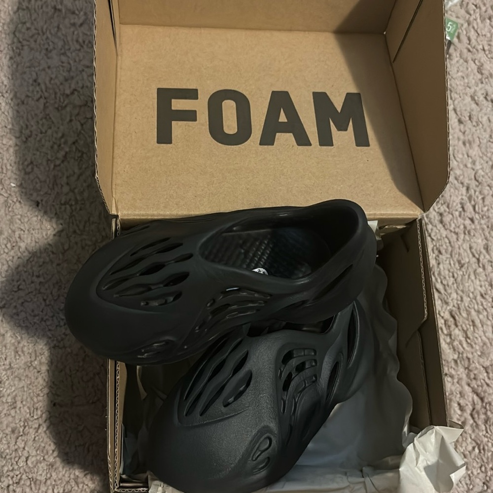 Yeezy foam runners kids sz 5K